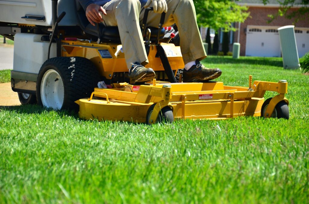 Lawn mowing in Lincoln, NE